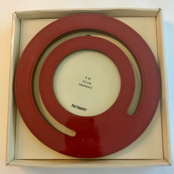 Pier 1 Imports Desk Picture Frame Round New in Box Discontinued Red